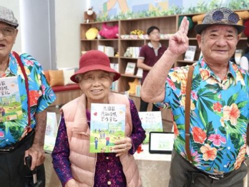共融無圍籬・幸福不設限!屏東縣府攜手成大出版《無圍籬共融日照實作筆記》以溫暖書寫長輩生活故事 共融無圍籬・幸福不設限!屏東縣府攜手成大出版《無圍籬共融日照實作筆記》以溫暖書寫長輩生活故事